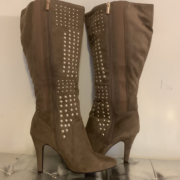 ASHLEY STEWART taupe studded wide leg tall boots size 10W. - Picture 4 of 6